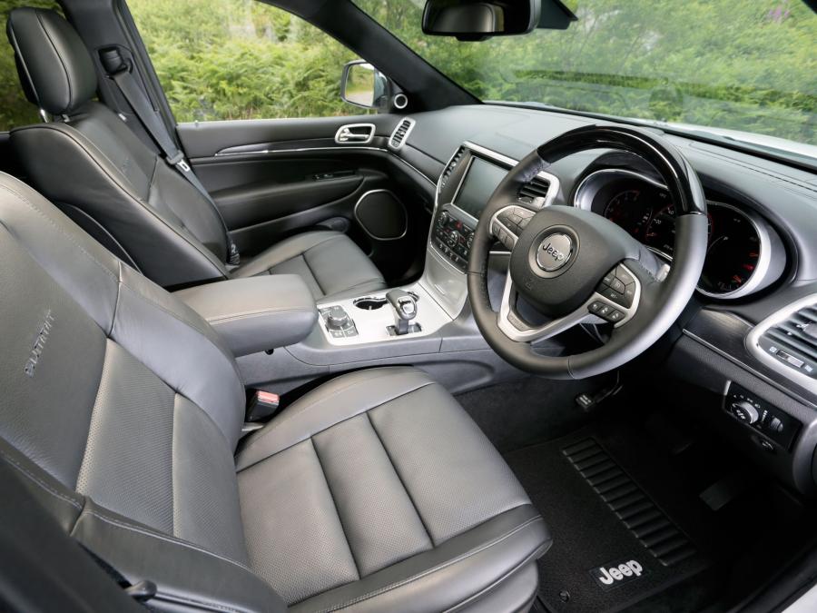  Jeep Grand Cherokee Summit 2013 года  (UK) (фото 7 из 16)